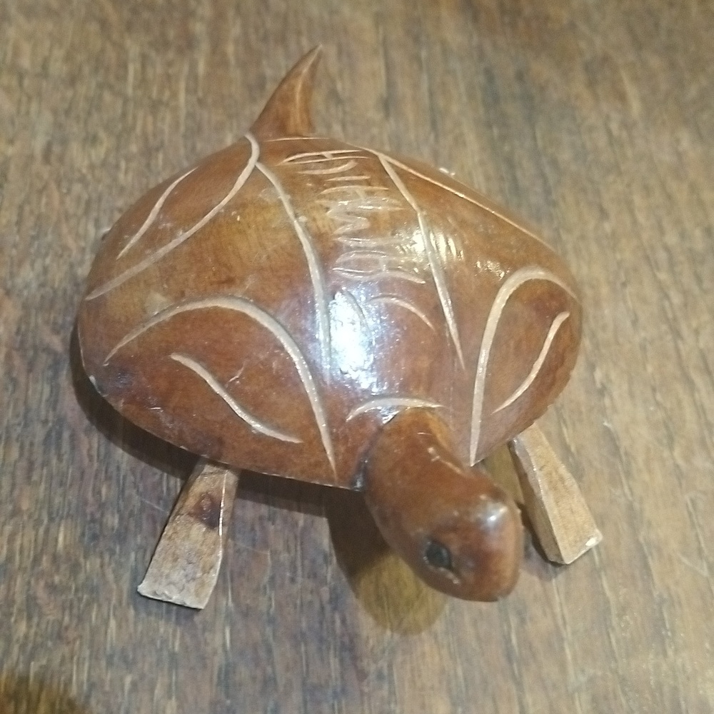Wooden carved turtle. J11V.5